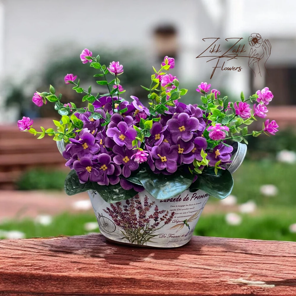 Ibolya kompozíció levendulás fém kaspóban