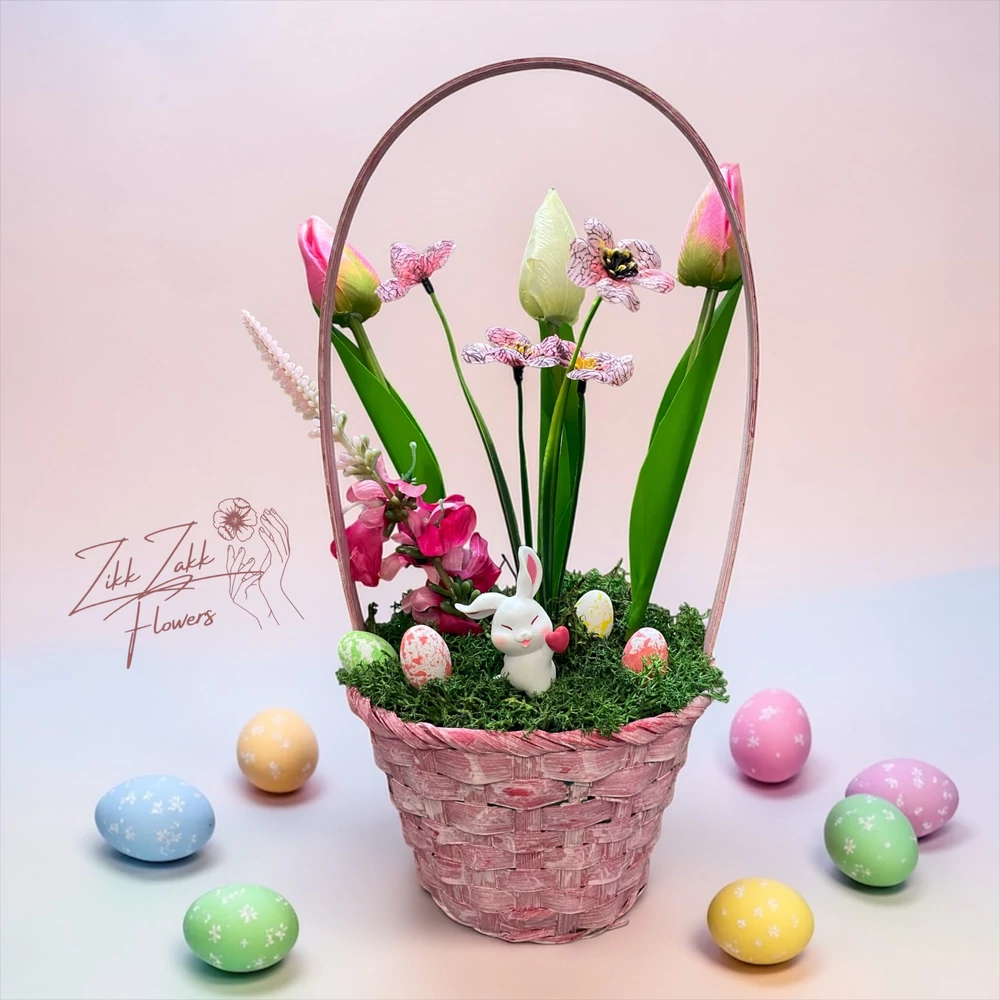 Rózsaszín Húsvéti Kosár – Nyuszis Virágkompozíció 