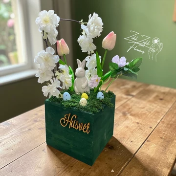 Húsvéti Tulipános Kompozíció Zöld Fa Dobozban 