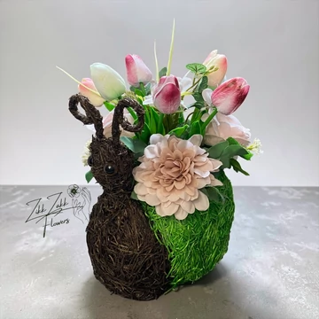 Csiga Kaspós Tulipános Virágkompozíció 