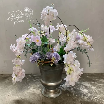 Cseresznyevirágos Tavaszi Virágkompozíció Fém Vázában