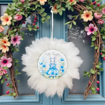 Fehér prémes húsvéti ajtódísz „Hello Tavasz” nyuszis táblával 