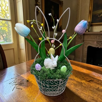 Nyuszis Húsvéti Asztaldísz Tulipánokkal 