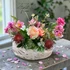 Vegyes virág kompozíció fonott kosárban 
